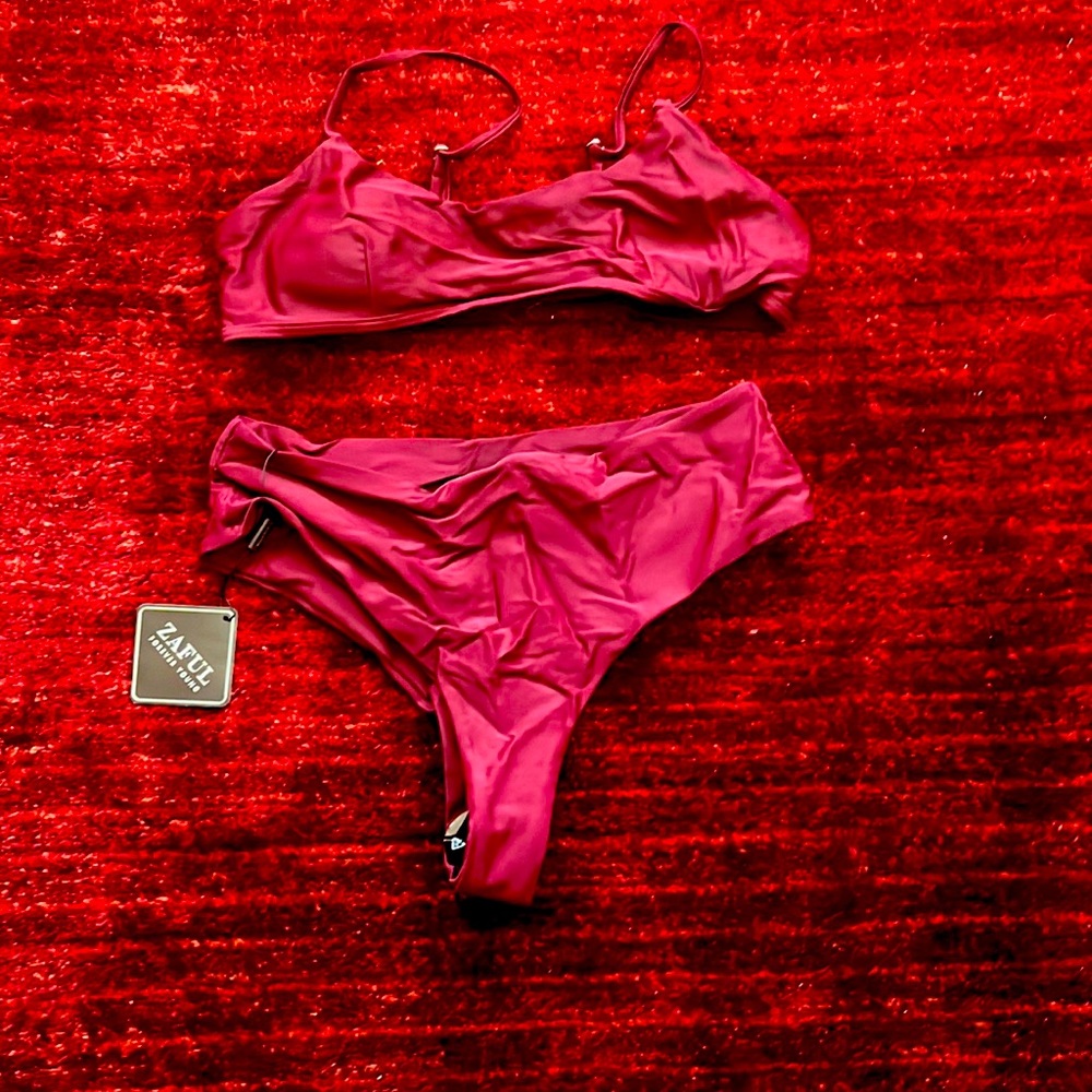 NWT Burgundy bikini. Size M. High waist.